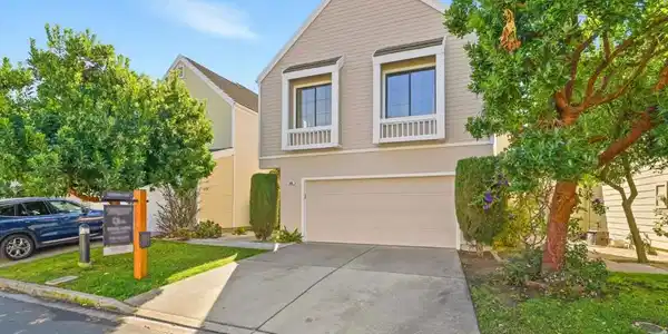 468 Glenmoor Circle