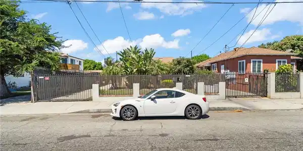 10323 S Inglewood
