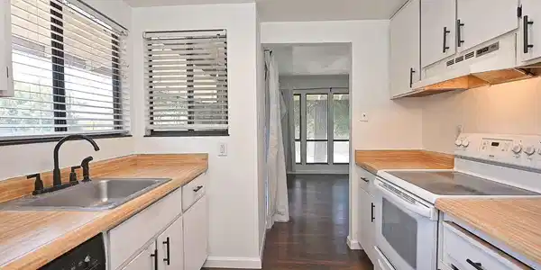 2410 Sunny Ln