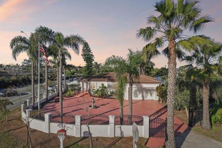 1590 Chatsworth Blvd
