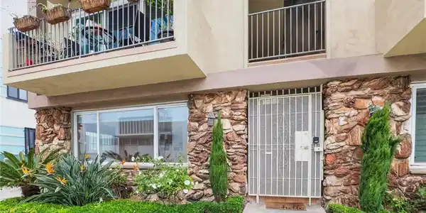 21 Alamitos