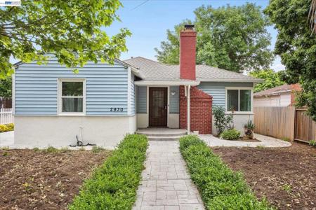 2930 Knoll Dr