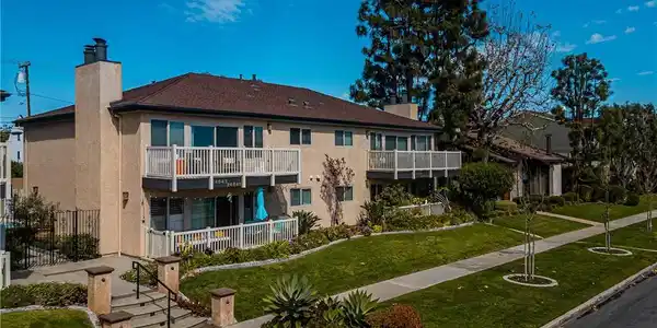 24643 Santa Clara