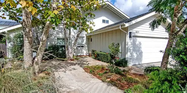 3021 Barry Avenue