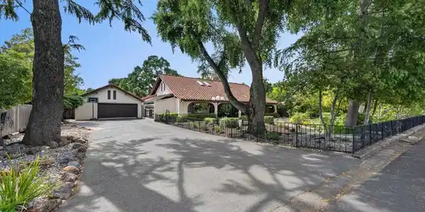 1675 Garnet Ln