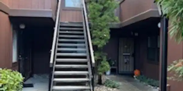 884 Camelback Pl