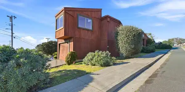 323 Humboldt Street