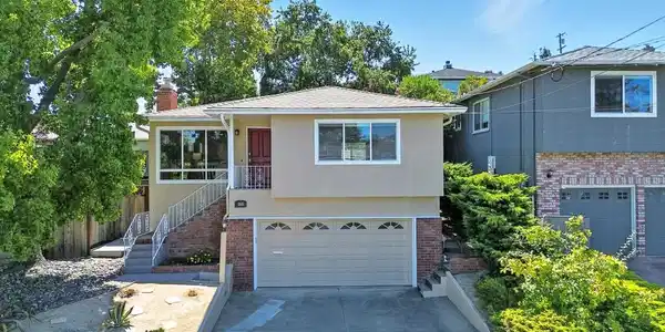 166 Oakview Dr.