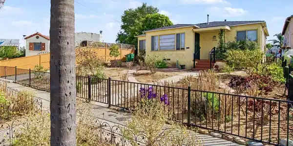 3239 N Mountain View