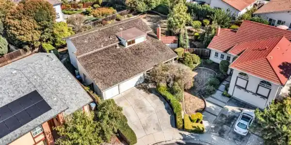 1810 Blackmore Court