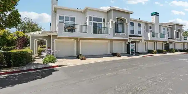 595 Shoal Circle