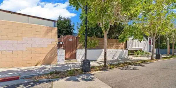 810 Navy Street