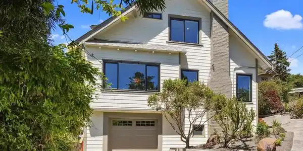 5765 Manila Ave