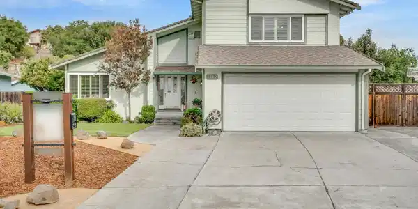 1112 Dennis Ct