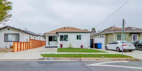 4653 W 137TH PL