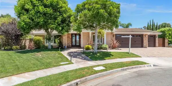 24785 Queens Court