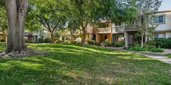 3227 Santa Cruz Ln