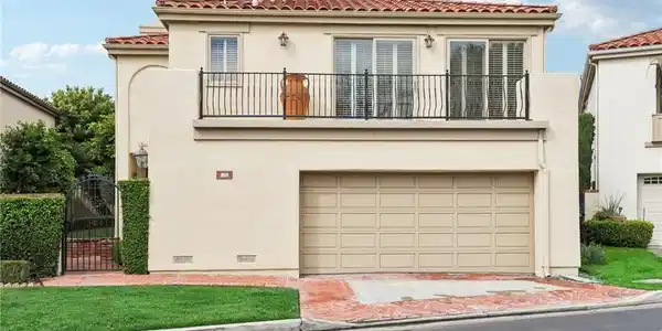 369 Avenida Granada