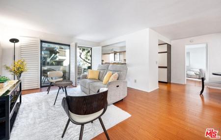 5000 S Centinela Avenue