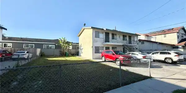1084 E 19th