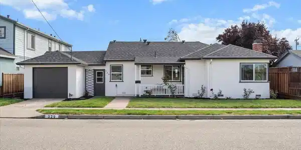320 Beach Rd