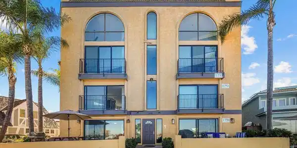2808 Bayside Walk
