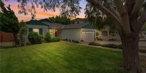 758 Bungalow