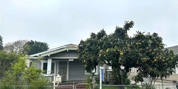 861 Alamitos Ave