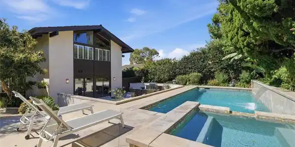 2932 Via Alvarado