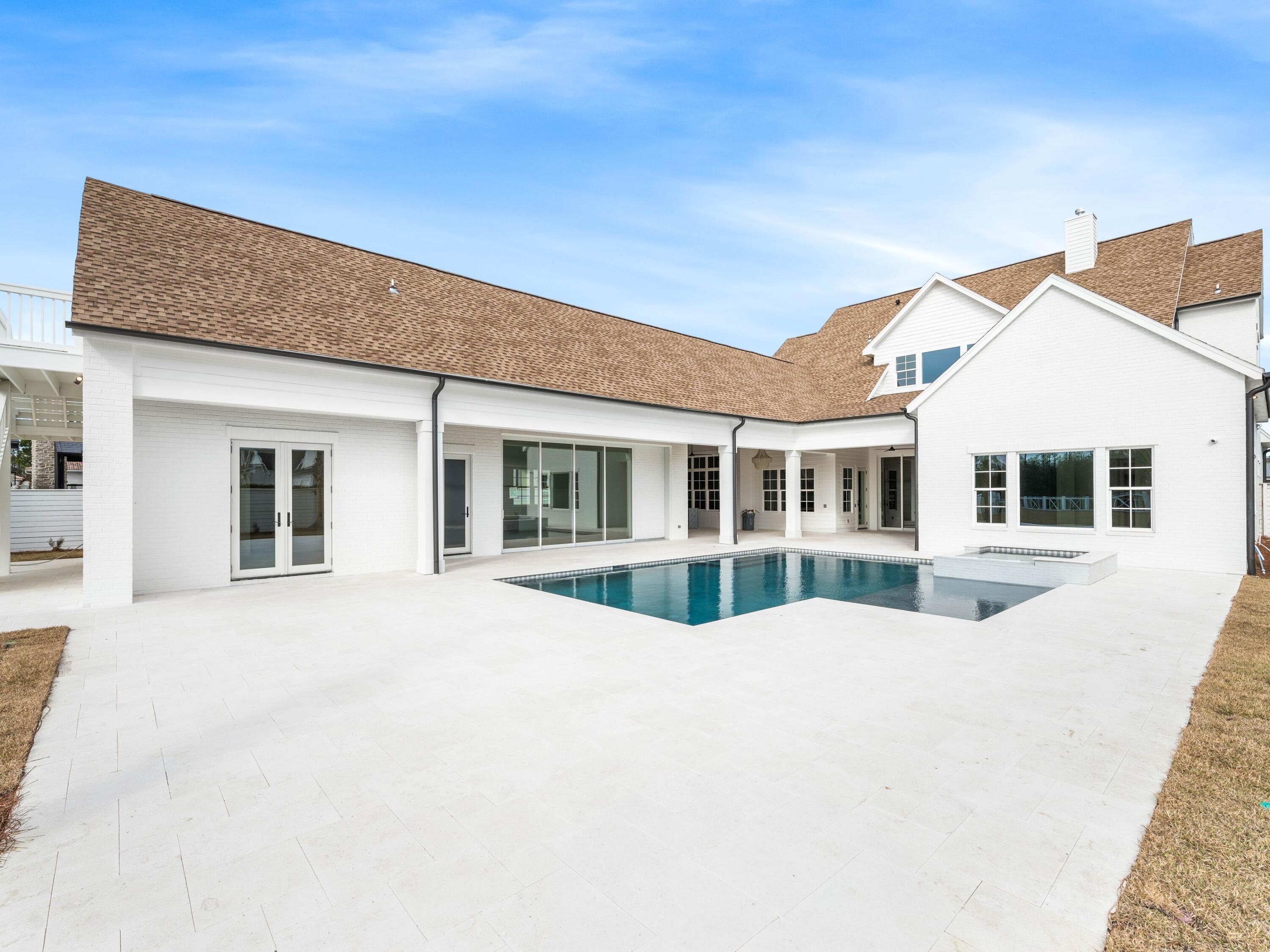 Image 2: 303 Golfridge Drive