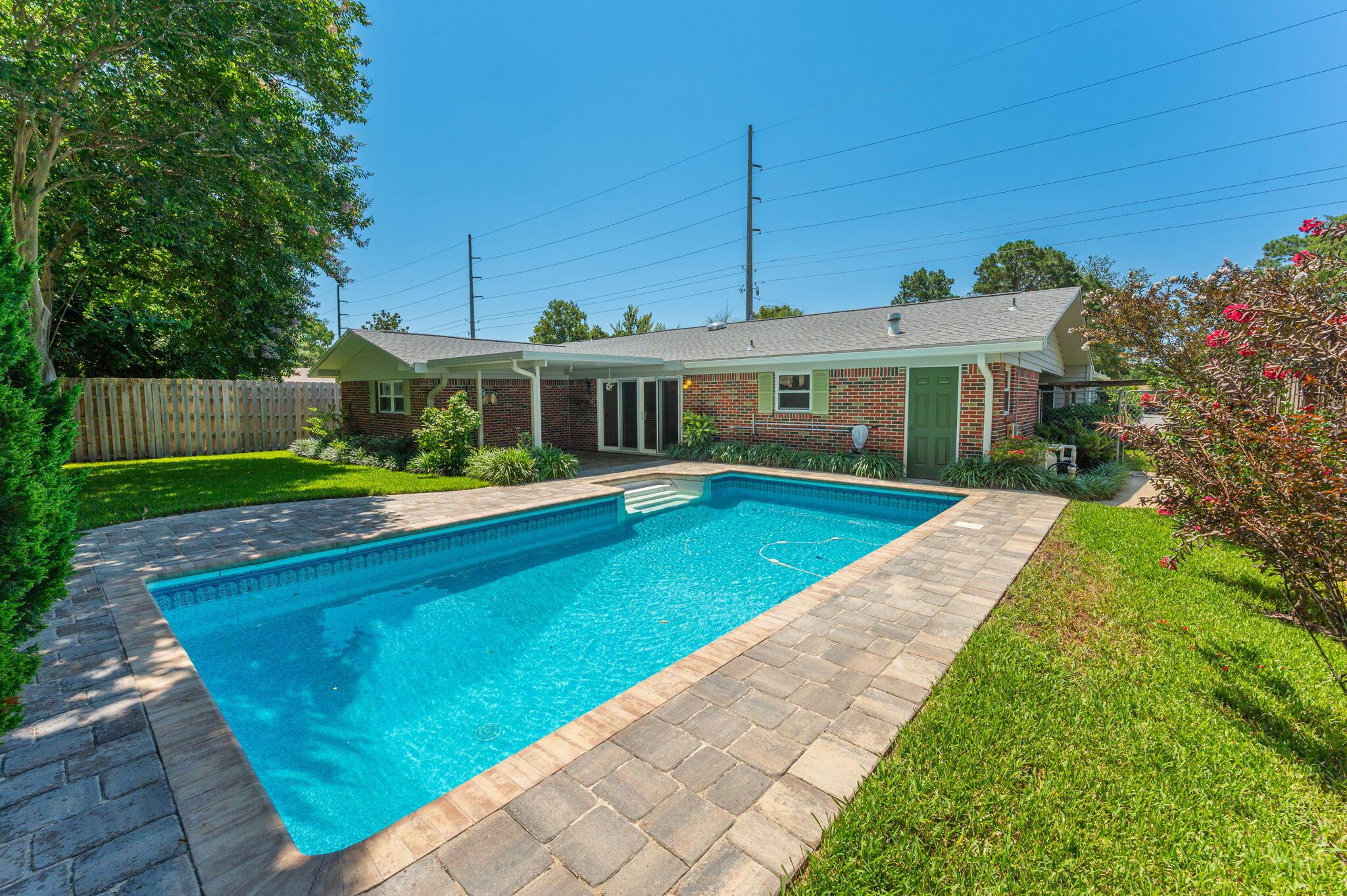 Image 3: Swimming Pool