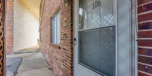 Image 2: 09-315 Bream Ave-Unit 106-9