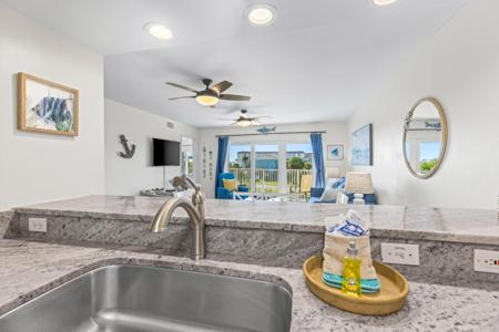895 Santa Rosa Boulevard