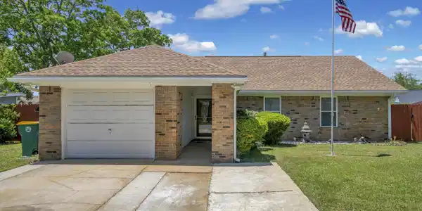 1022 Blvd De La Parisienne