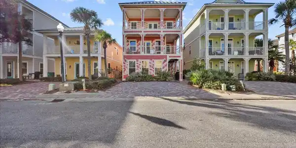 Image 2: Great Curb Appeal