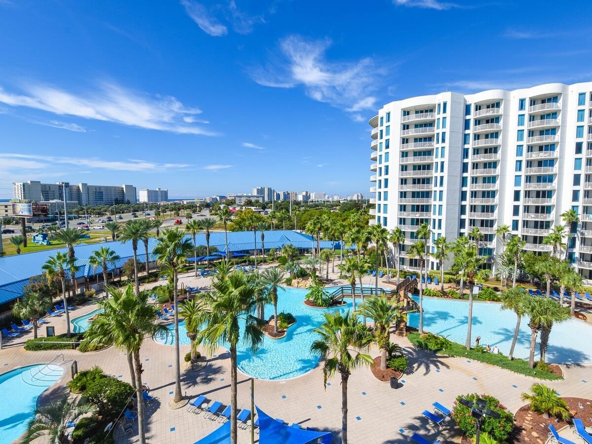 Image 1: Resort 5