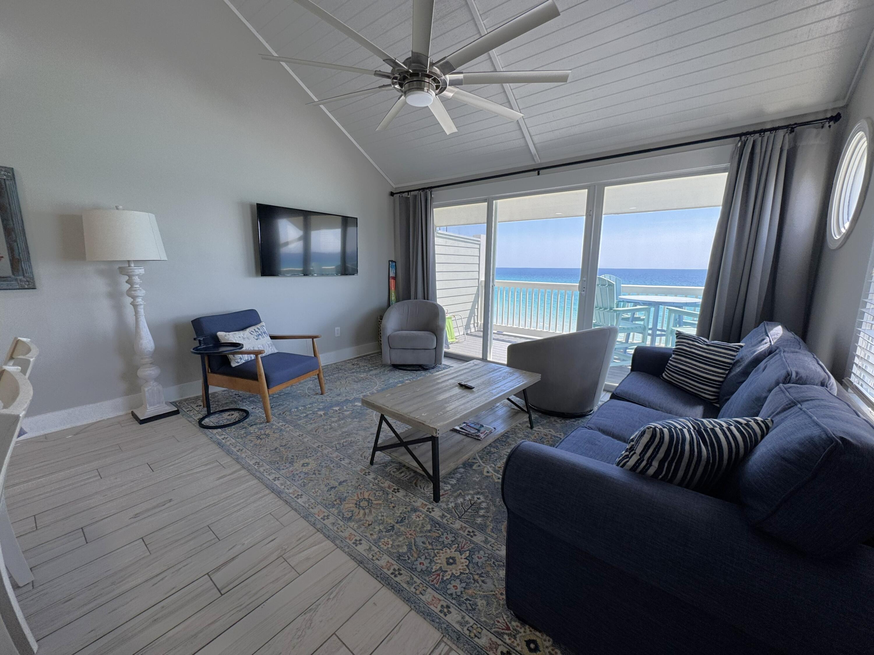 Image 3: Living Room