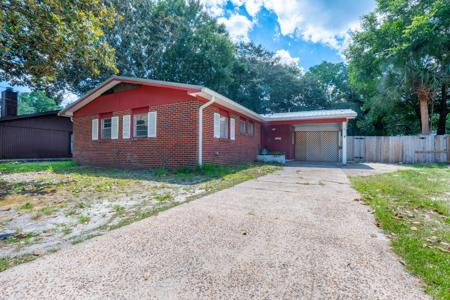 133 NW Robinwood Drive