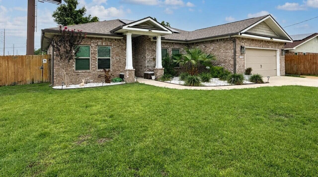 Image 4: 08-exterior_front_of_house_3