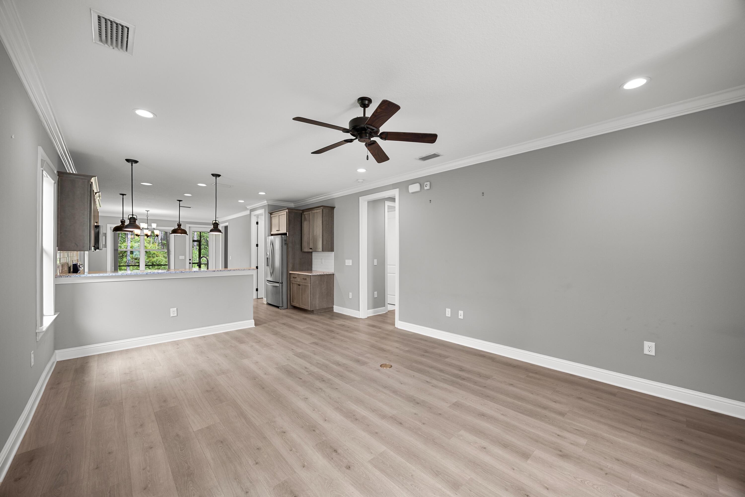 Image 3: Living Area