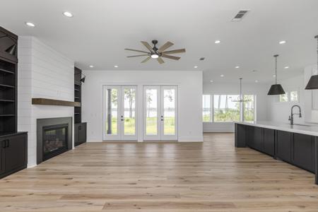 943 Lido Circle