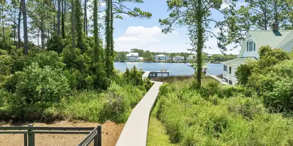 Image 4: Fenced yard and new dock