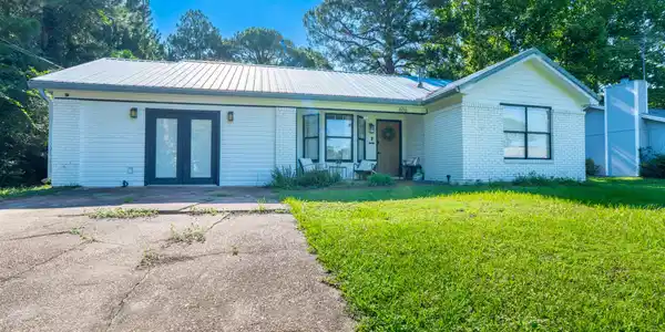 406 Rosewood Avenue