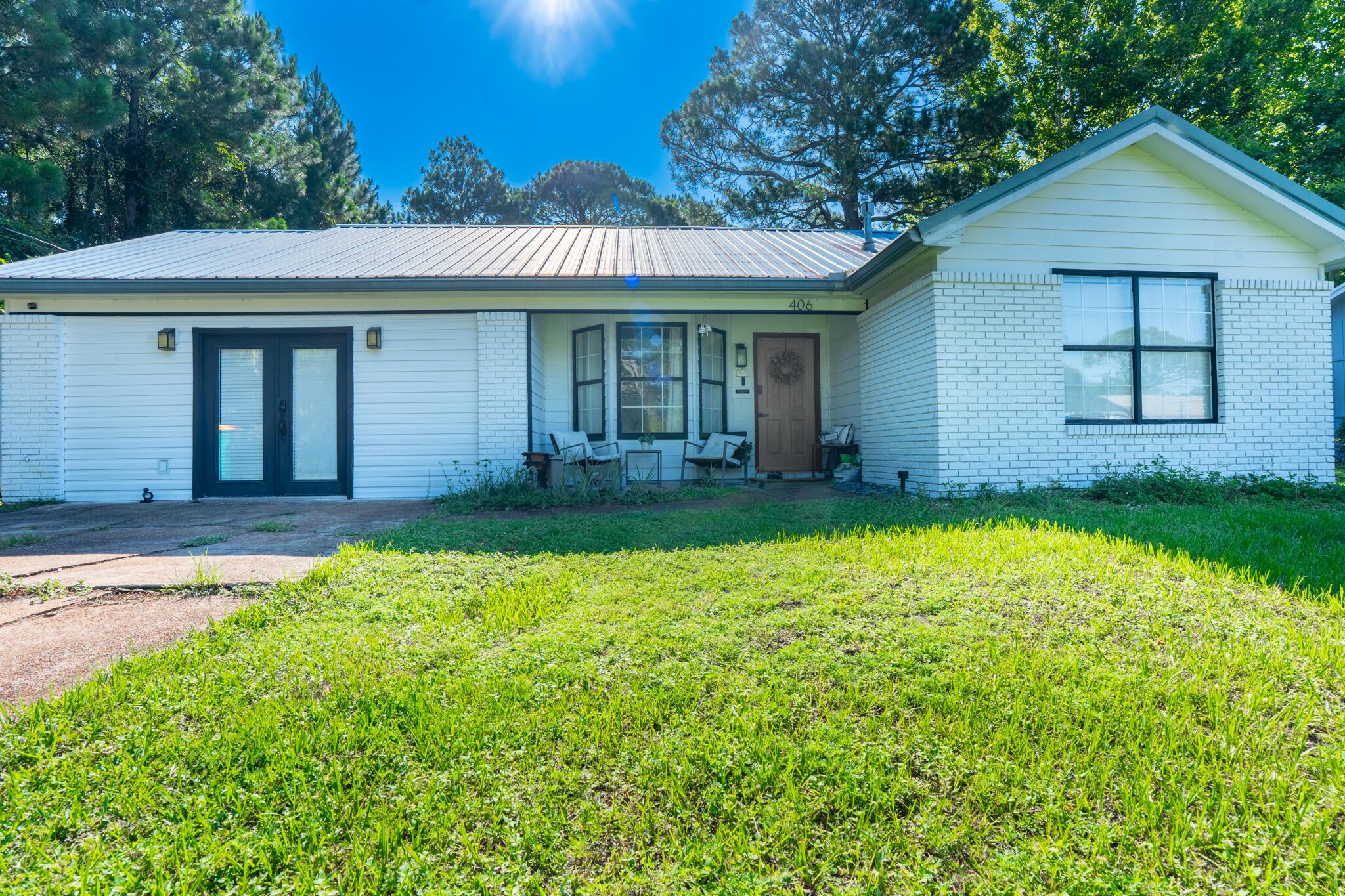 Image 2: 406_Rosewood_Ave-03