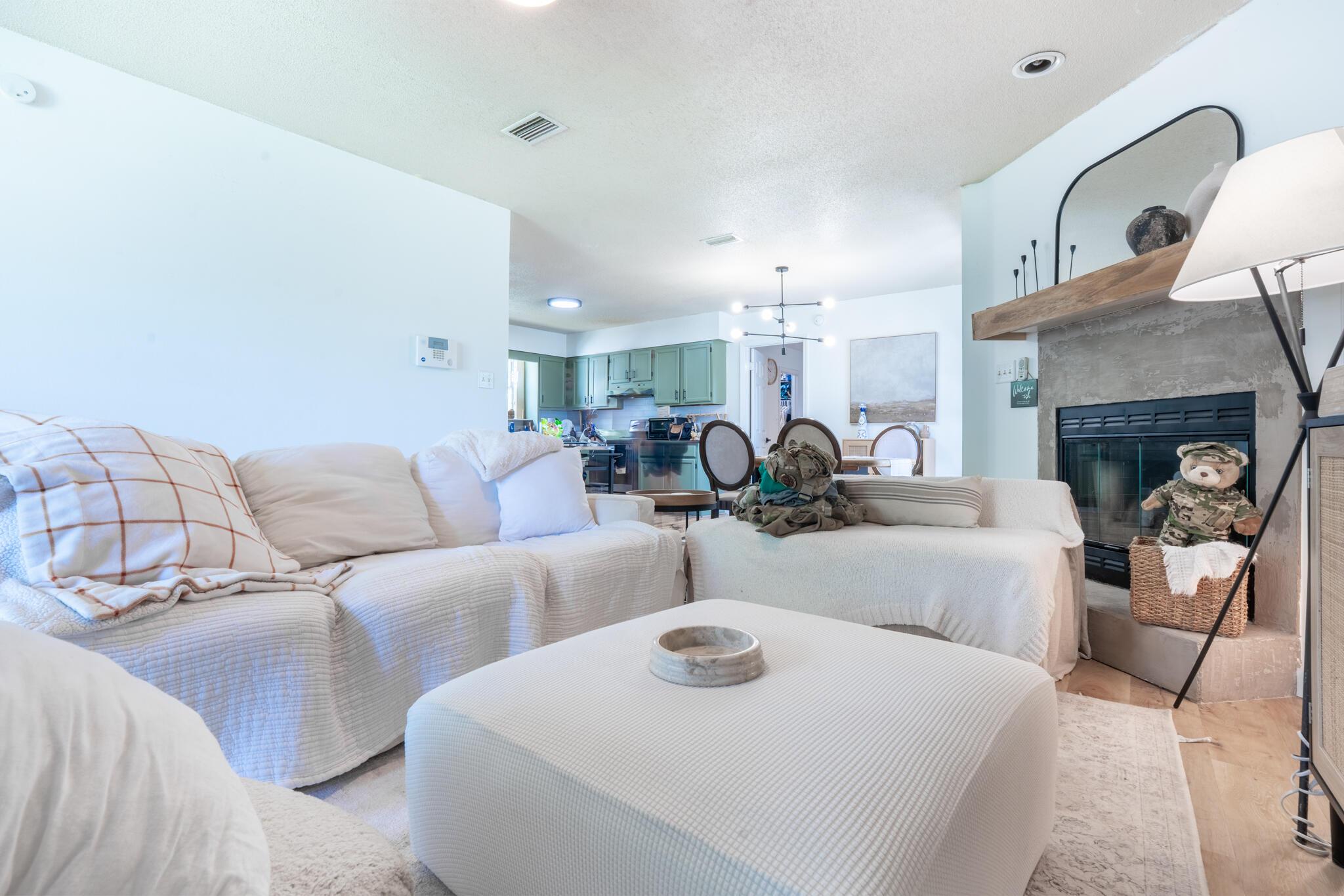 Image 4: 406_Rosewood_Ave-26