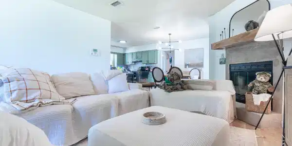 Image 4: 406_Rosewood_Ave-26