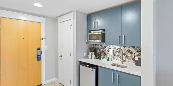 Image 3: renovated kitchenette