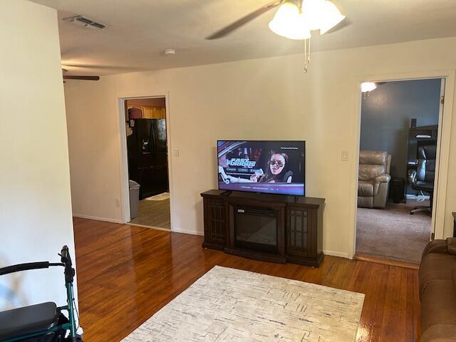 Image 4: Living Room