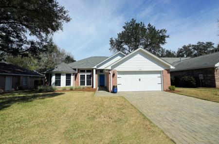 303 Parkwood Place