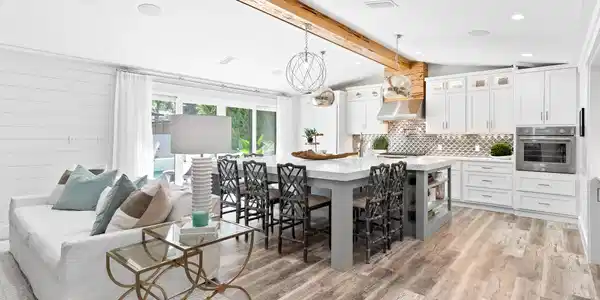 Image 4: Kitchen